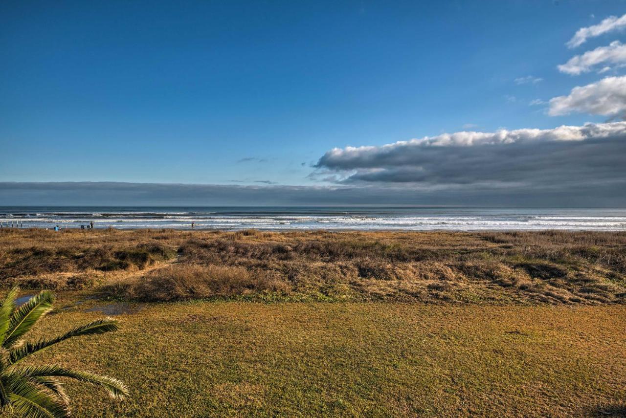 Galveston Beach House With Private Deck And Gulf Views ภายนอก รูปภาพ