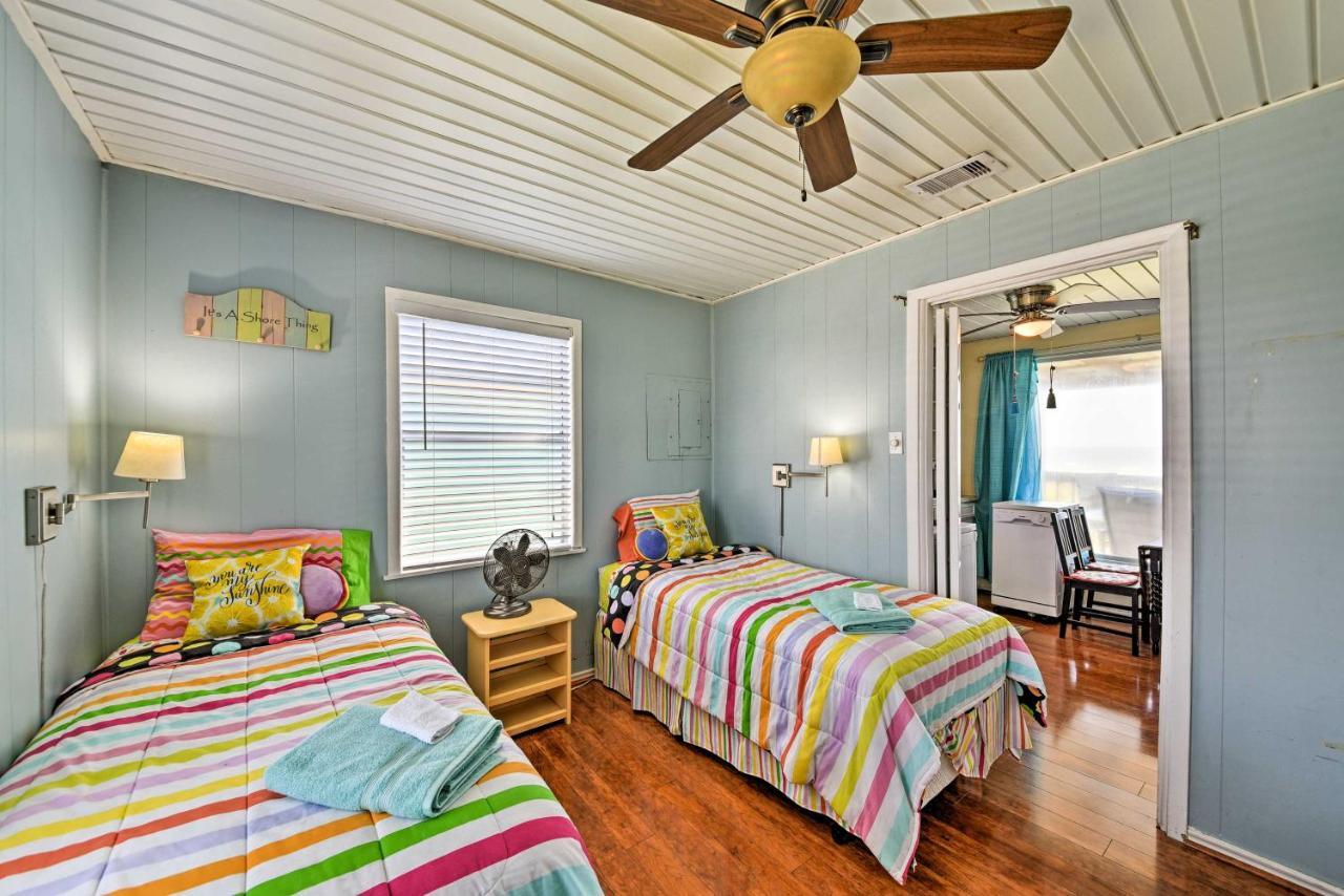 Galveston Beach House With Private Deck And Gulf Views ภายนอก รูปภาพ